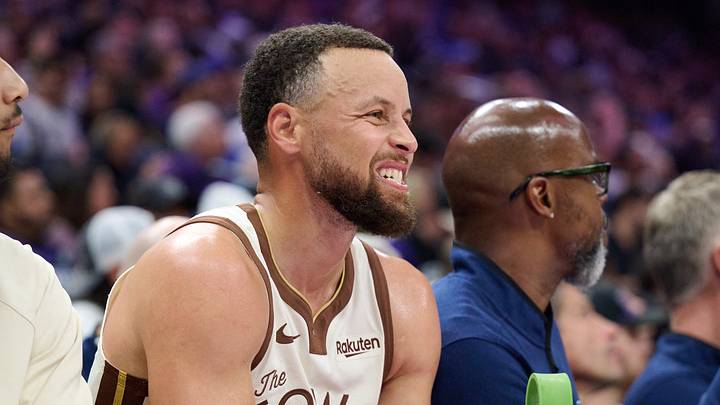Stephen Curry limped off the floor at open practice on Sunday