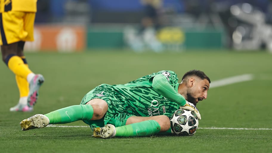 Gianluigi Donnarumma making a save for PSG.