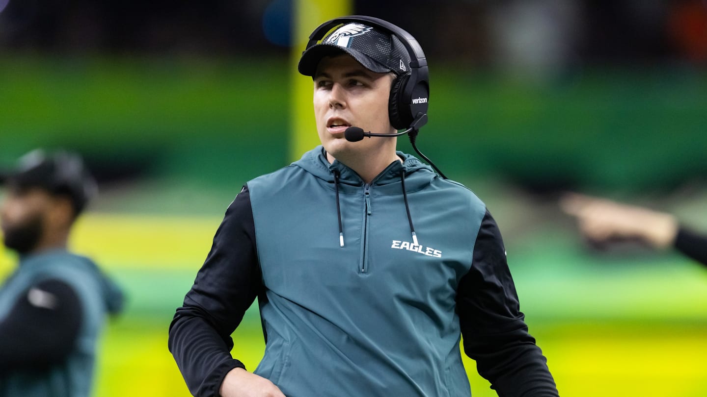 凱倫·摩爾（Kellen Moore）開始新工作時，大鷹揭示了他
