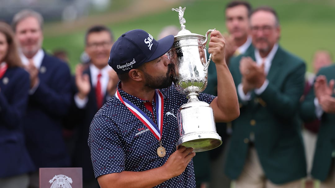 J.J. Spaun kisses the U.S. Open trophy