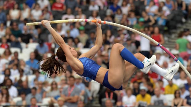 Katerina Stefanidi (GRE) places second in the women's pole vault at 15-7 (4.75m) 