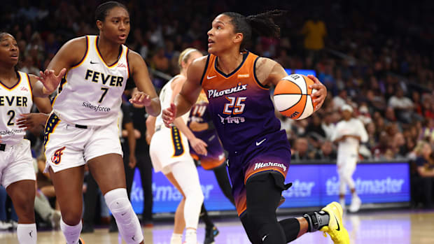 A photo of Alyssa Thomas driving the ball