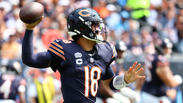 Chicago Bears quarterback Caleb Williams (18) drops back to pass against the Tennessee Titans during the second quarter