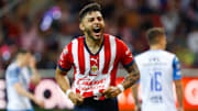 Alexis Vega convirtió el único tanto en la victoria de Chivas sobre Puebla en el Estadio Akron.