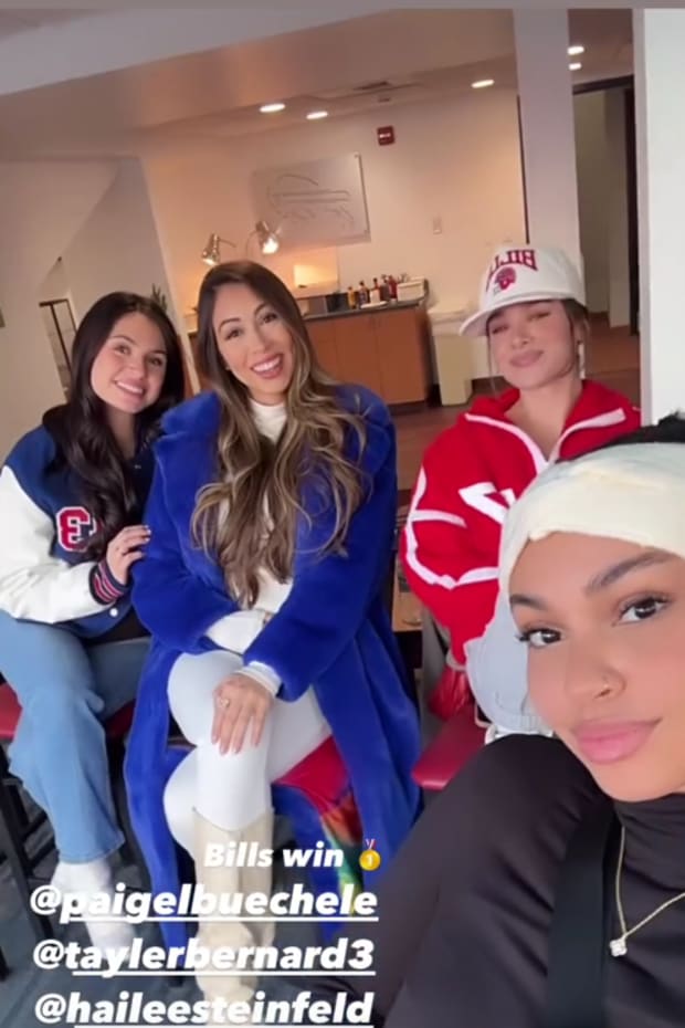 Hailee Steinfeld, Buffalo Bills WAGs, Josh Allen, NFL Playoffs