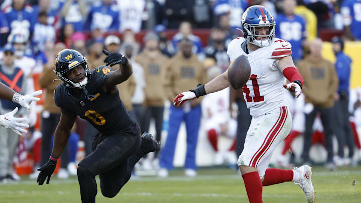 Nov 19, 2023; Landover, Maryland, USA; Washington Commanders running back Brian Robinson Jr. (8) attempts to catch a pass as New York Giants linebacker Micah McFadden (41) defends during the fourth quarter at FedExField. Mandatory Credit: Geoff Burke-Imagn Images