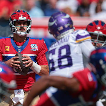 Sep 8, 2024; East Rutherford, New Jersey, USA; New York Giants quarterback Daniel Jones (8) looks to pass during the first half against the Minnesota Vikings at MetLife Stadium. Mandatory Credit: Vincent Carchietta-Imagn Images