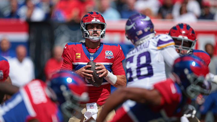 Sep 8, 2024; East Rutherford, New Jersey, USA; New York Giants quarterback Daniel Jones (8) looks to pass during the first half against the Minnesota Vikings at MetLife Stadium. Mandatory Credit: Vincent Carchietta-Imagn Images