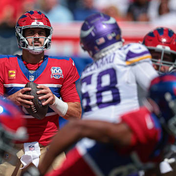 Sep 8, 2024; East Rutherford, New Jersey, USA; New York Giants quarterback Daniel Jones (8) looks to pass during the first half against the Minnesota Vikings at MetLife Stadium.  