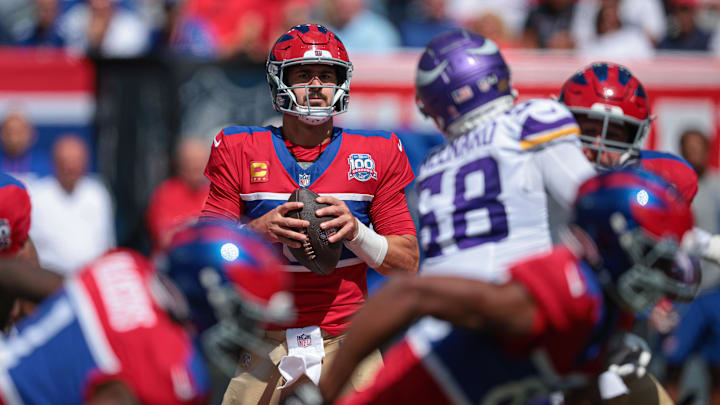 Sep 8, 2024; East Rutherford, New Jersey, USA; New York Giants quarterback Daniel Jones (8) looks to pass during the first half against the Minnesota Vikings at MetLife Stadium.  