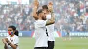 Jérôme Rothen pense que Sergio Ramos mérite le brassard de capitaine du PSG. 