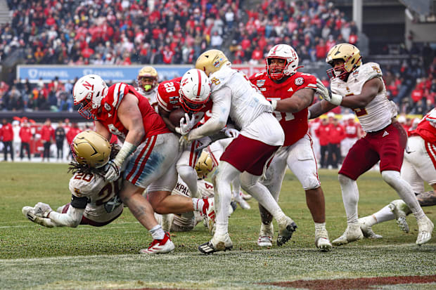 Nebraska Cornhuskers running back Kwinten Ives scores a rushing touchdown.