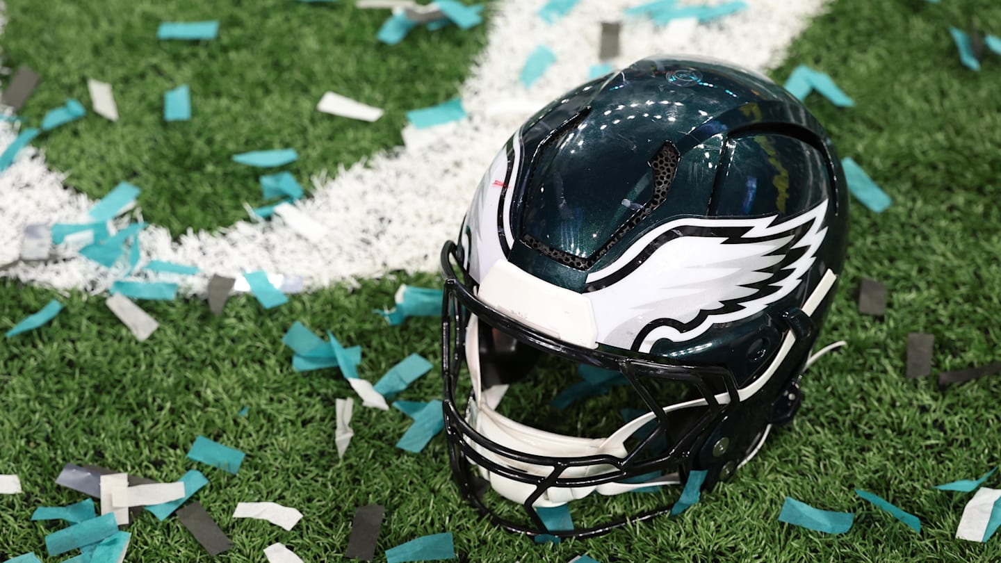 Eagles Maintain NFC East Lead Amid Rivals Contract Disputes