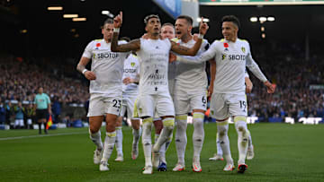 Após Neymar, Raphinha vai às redes na Premier League e homenageia Marília Mendonça, que faleceu vítima de acidente aéreo. 