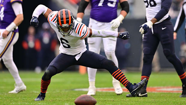 Chicago Bears cornerback Kyler Gordon celebrates a defensive stop on 4th down against the Minnesota Vikings