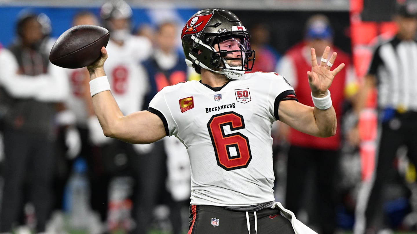 NFL Monday Night Football Officials Face Criticism in Texans-Seahawks and Buccaneers-Lions Games