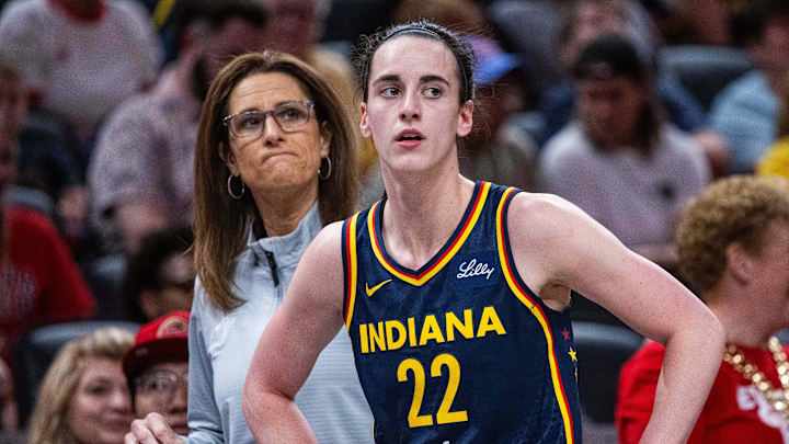 ndiana Fever guard Clark and head coach White against the Connecticut Sun at Gainbridge Fieldhouse. ndiana Fever guard Clark and head coach White against the Connecticut Sun at Gainbridge Fieldhouse.