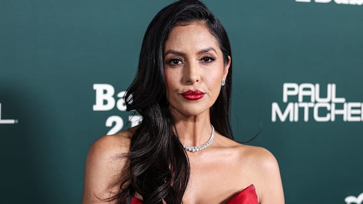 Vanessa Bryant's low-cut strapless gown outshines A-list actress encounter