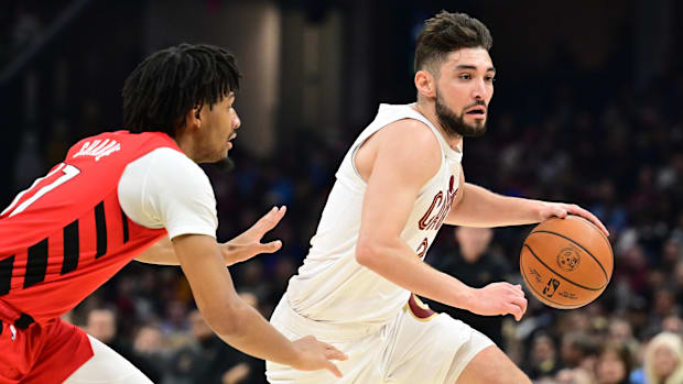 Cleveland Cavaliers guard Ty Jerome (2) drives to the basket against the Portland Trail Blazers
