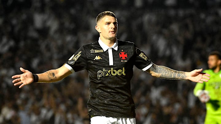 Vegetti foi poupado no último compromisso do Vasco. Vegetti foi poupado no último compromisso do Vasco.
