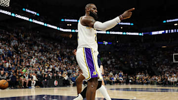 LeBron James no evitó que sus Lakers cayeran de nuevo en la primera ronda de los playoffs