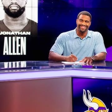 Former Alabama Crimson Tide defensive lineman Jonathan Allen signs his free-agency contract with the Minnesota Vikings
