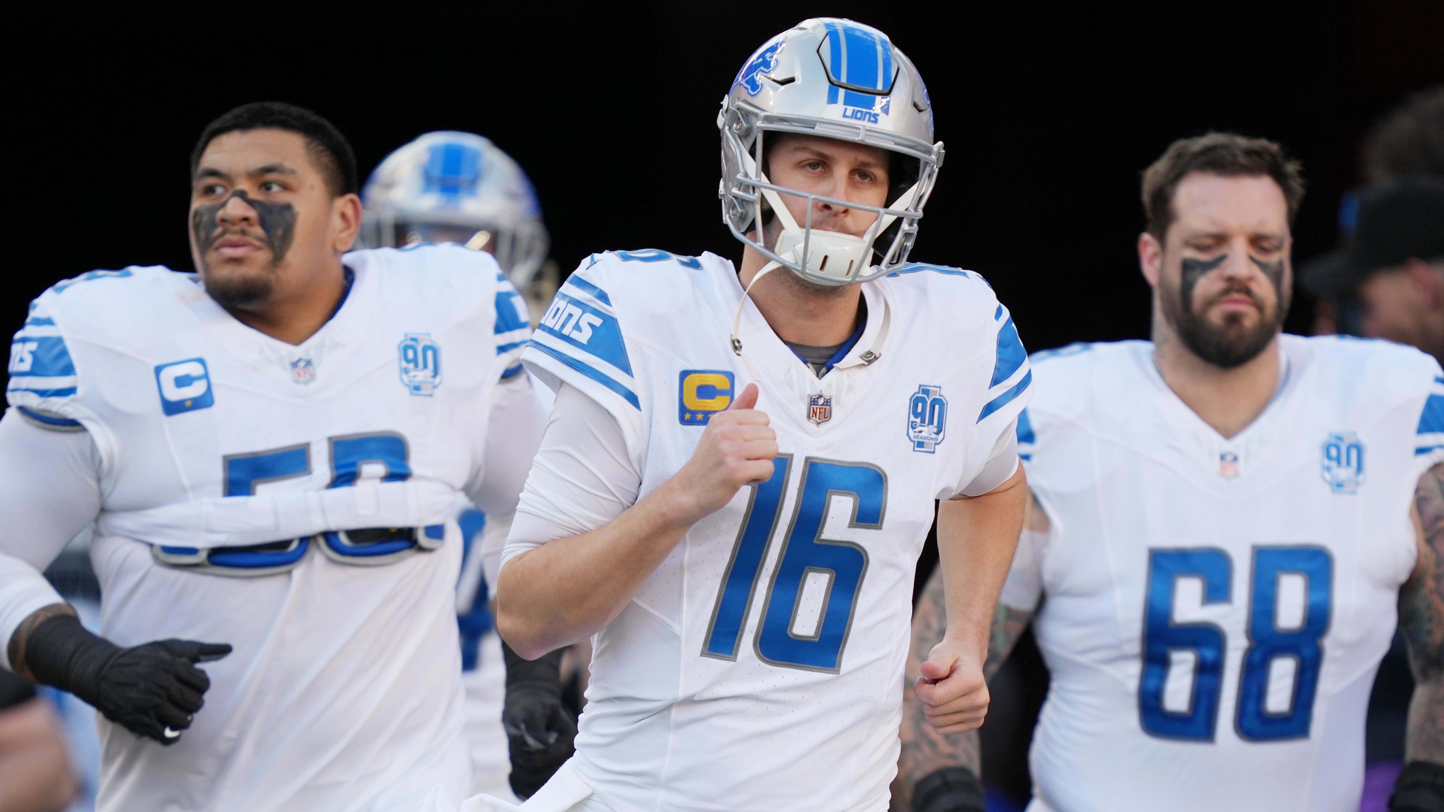 Detroit Lions quarterback Jared Goff (16).