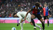 Chelsea mencapai kesepakatan transfer dengan Basel terkait Renato Veiga (kanan).