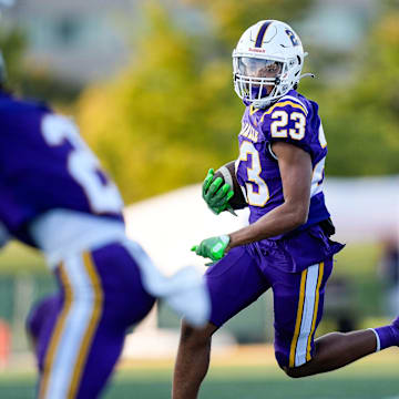 Warren De La Salle wide receiver Phoenix Glassnor runs against Davison during first half of Prep Kickoff Classic at Wayne State's Tom Adams Field in Detroit on Thursday, August 29, 2024.