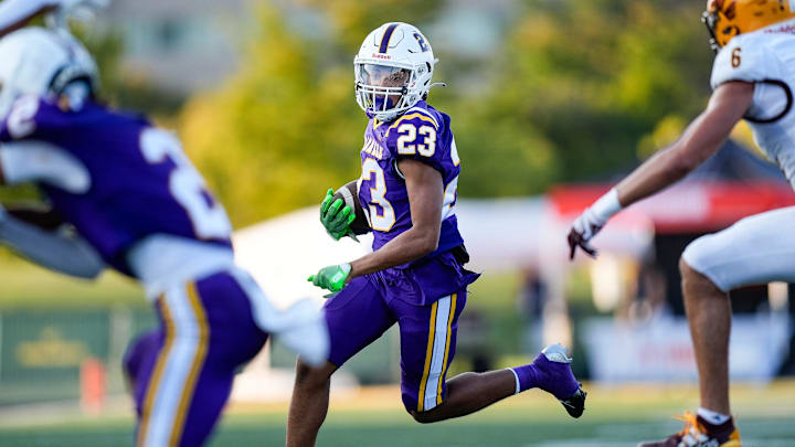 Warren De La Salle wide receiver Phoenix Glassnor runs against Davison during first half of Prep Kickoff Classic at Wayne State's Tom Adams Field in Detroit on Thursday, August 29, 2024.