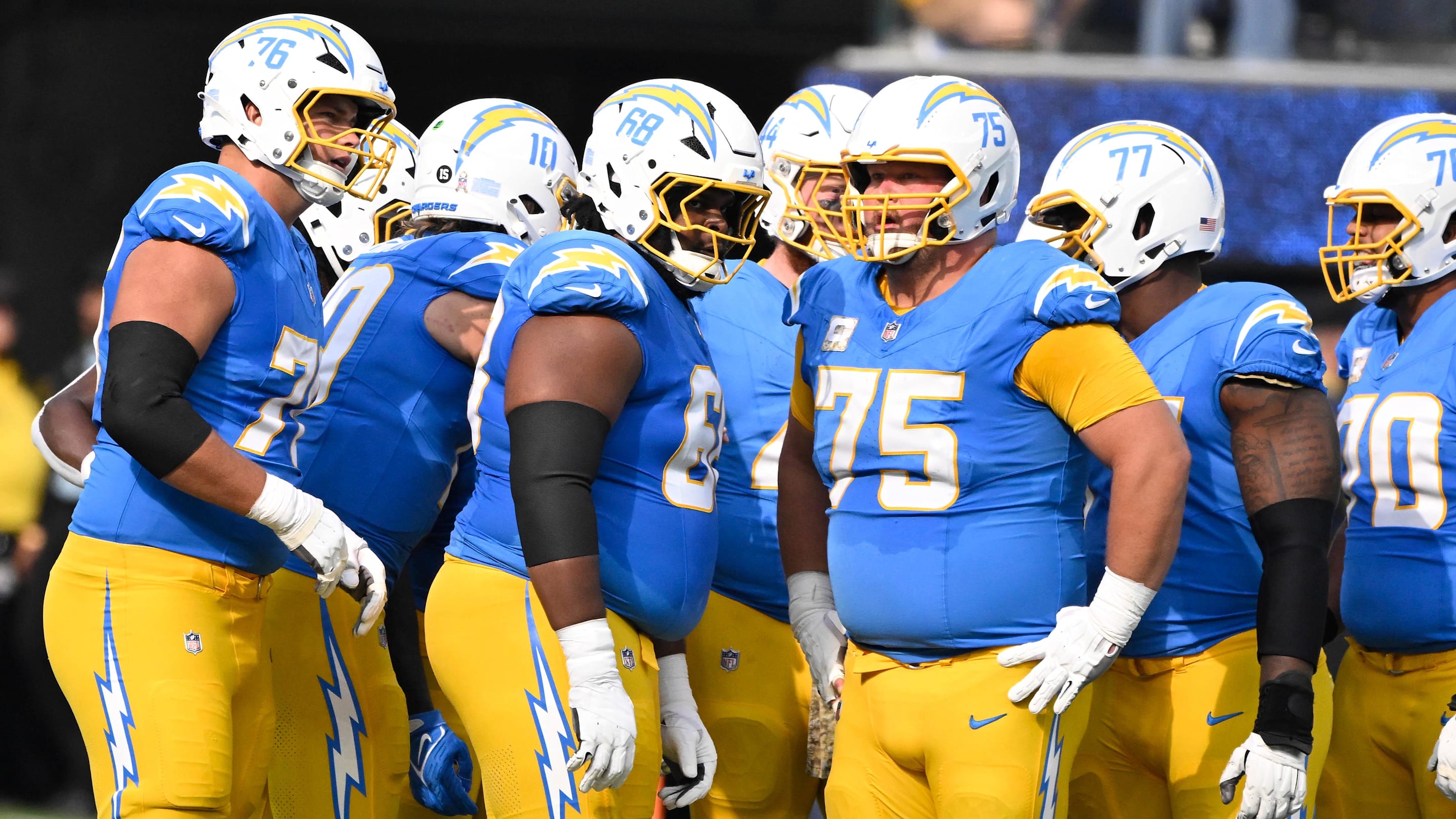 Chargers star lineman suffers brutal injury after recent massive contract extension
