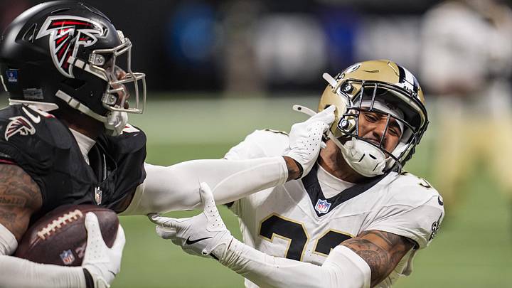 Jan. 4, 2026; Atlanta, Georgia, USA; New Orleans Saints safety Jonas Sanker (33) takes a stiff arm from Atlanta Falcons tight end Kyle Pitts Sr. (8) during the second half at Mercedes-Benz Stadium. Mandatory Credit: Dale Zanine-Imagn Images