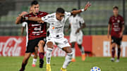 Galo tropeçou fora de casa na estreia da Libertadores