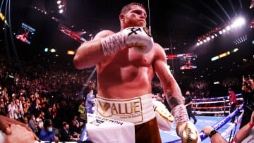 Saúl "Canelo" Álvarez dominó de principio a fin la pelea contra Caleb Plant 