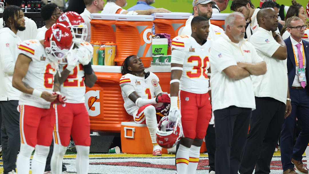 Feb 9, 2025; New Orleans, LA, USA; Kansas City Chiefs players including Kansas City Chiefs wide receiver Xavier Worthy (1) react from the sideline in the fourth quarter against the Philadelphia Eagles in Super Bowl LIX at Ceasars Superdome. Mandatory Credit: Stephen Lew-Imagn Images