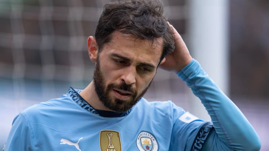 A pained Bernardo Silva scratching his head.