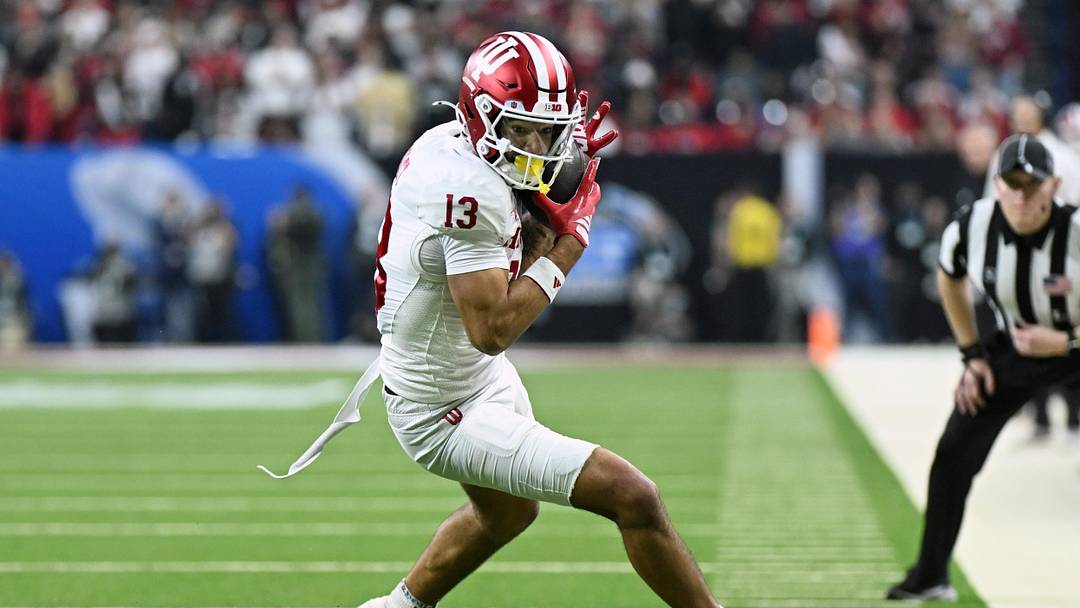 Dec 6, 2025; Indianapolis, IN, USA; Indiana Hoosiers wide receiver Elijah Sarratt (13) runs against the Ohio State Buckeyes in the first quarter during the 2025 Big Ten championship game at Lucas Oil Stadium. Mandatory Credit: Robert Goddin-Imagn Images Dec 6, 2025; Indianapolis, IN, USA; Indiana Hoosiers wide receiver Elijah Sarratt (13) runs against the Ohio State Buckeyes in the first quarter during the 2025 Big Ten championship game at Lucas Oil Stadium. Mandatory Credit: Robert Goddin-Imagn Images