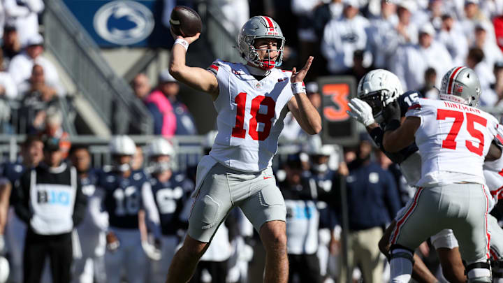 Ohio State Buckeyes quarterback Will Howard (18)