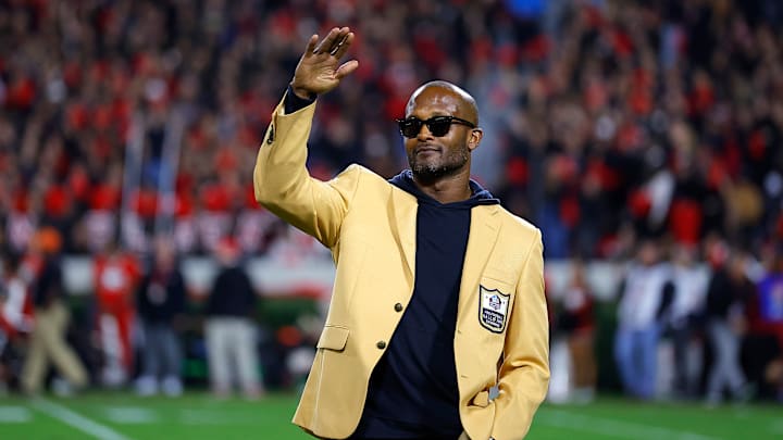 Former Bulldog Champ Bailey celebrated at a recent Tennessee v Georgia game for his Hall of Fame induction.
