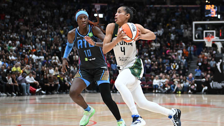 Aug 15, 2025; Vancouver, British Columbia, CAN; Seattle Storm guard Skylar Diggins (4) drives down court against Atlanta Dream guard Rhyne Howard (10) during the second half at Rogers Arena. Mandatory Credit: Anne-Marie Sorvin-Imagn Images Aug 15, 2025; Vancouver, British Columbia, CAN; Seattle Storm guard Skylar Diggins (4) drives down court against Atlanta Dream guard Rhyne Howard (10) during the second half at Rogers Arena. Mandatory Credit: Anne-Marie Sorvin-Imagn Images