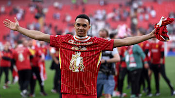 Campeão mais uma vez com o Liverpool, Arnold anuncia saída ao fim da temporada