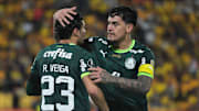Raphael Veiga e Gustavo Gómez marcaram os gols do Palmeiras em Guayaquil