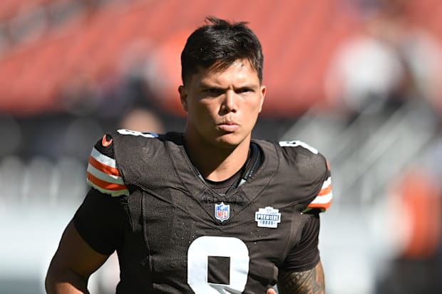 Cleveland Browns quarterback Dillon Gabriel (8) at Huntington Bank Field. 