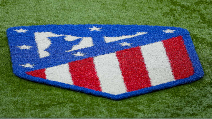 El Atlético de Madrid volverá a su escudo anterior, después de que así lo decidiera la mayoría de sus socios