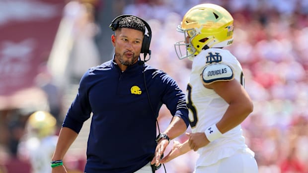 Marcus Freeman during a Notre Dame game against Arkansa