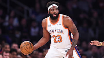 El centro de los New York Knicks pudiera ser traspasado a Los Angeles Lakers