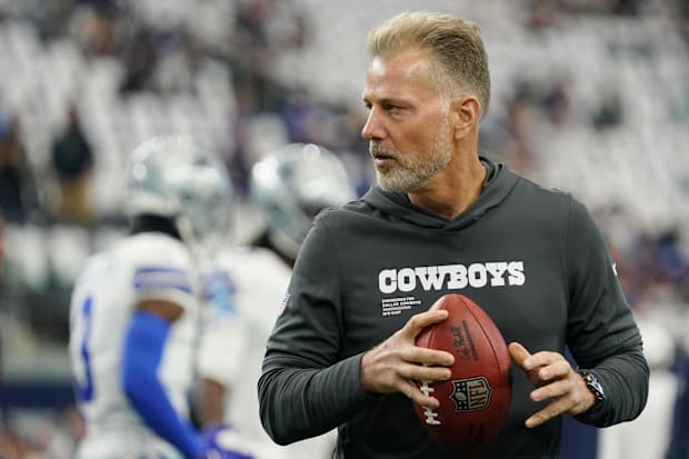 Dallas Cowboys defensive coordinator Matt Eberflus looks on during warmups before the game against the New York Giants Dallas Cowboys defensive coordinator Matt Eberflus looks on during warmups before the game against the New York Giants