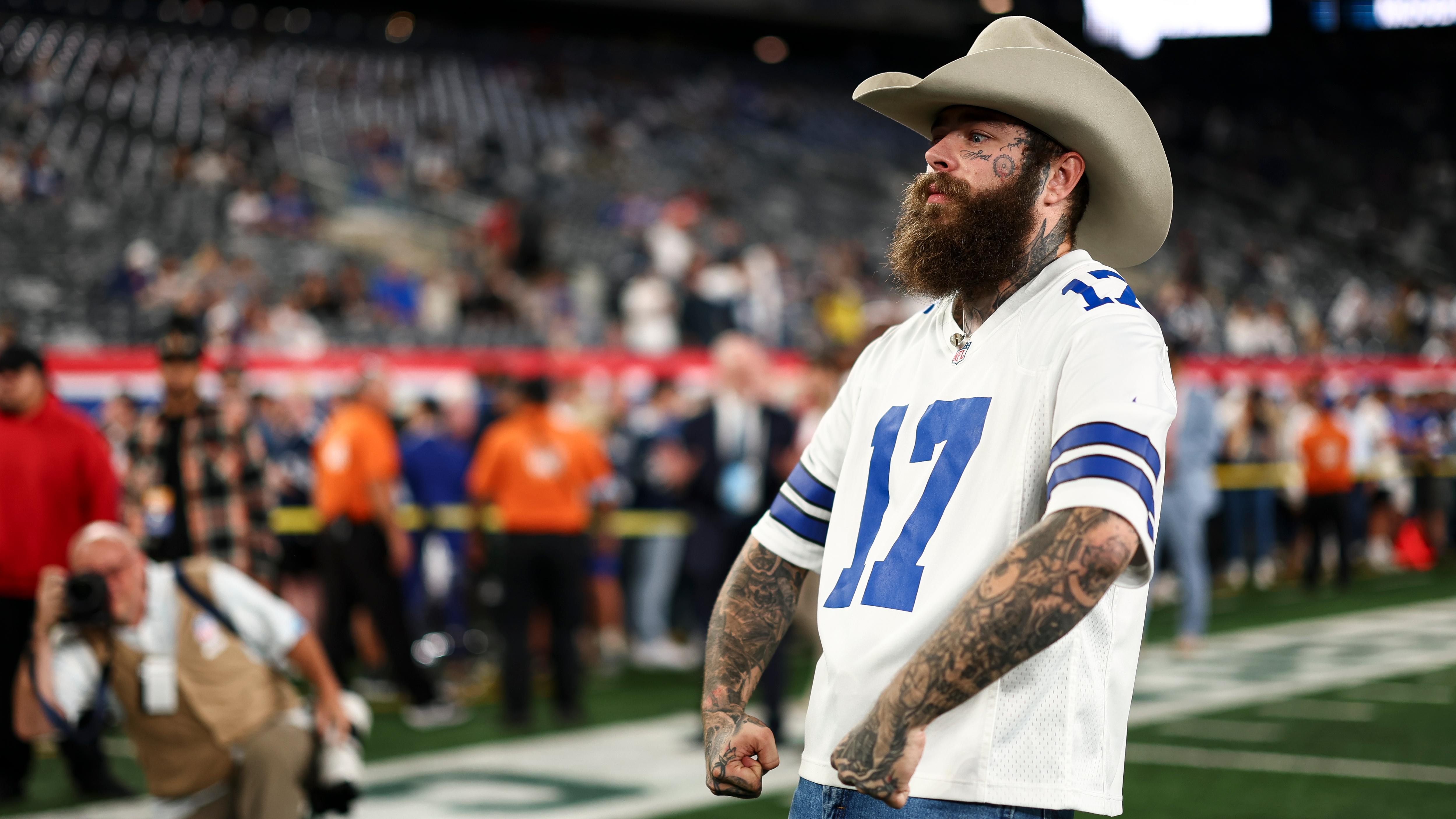 Texans steal ultimate Cowboys fan with surprise halftime performer