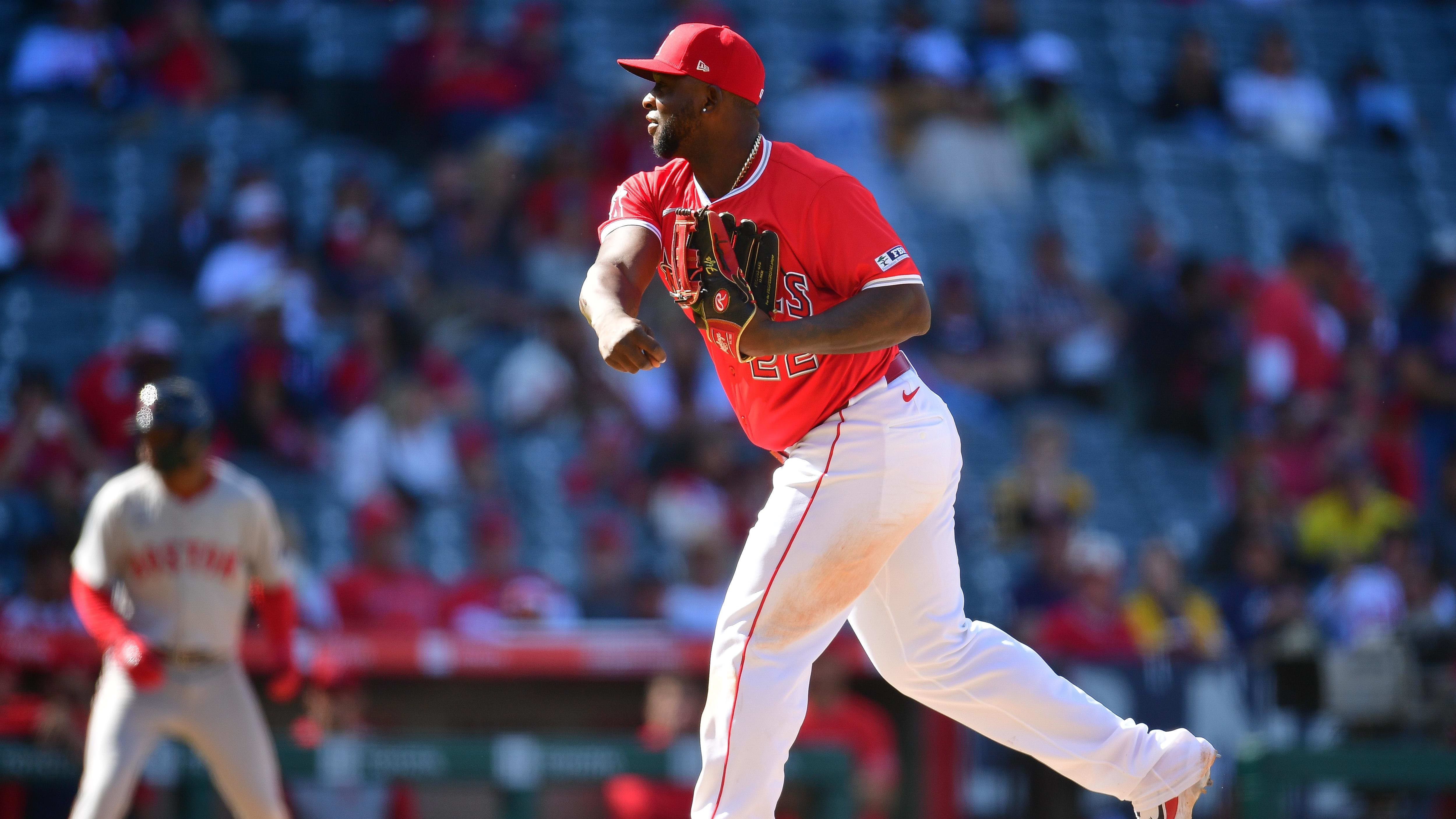 Angels’ Miguel Sanó Makes Diving Stop, Leaves Game With Knee Soreness