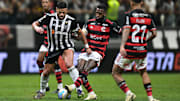 Flamengo e Atlético disputam os primeiros 90 minutos da final da Copa do Brasil. 